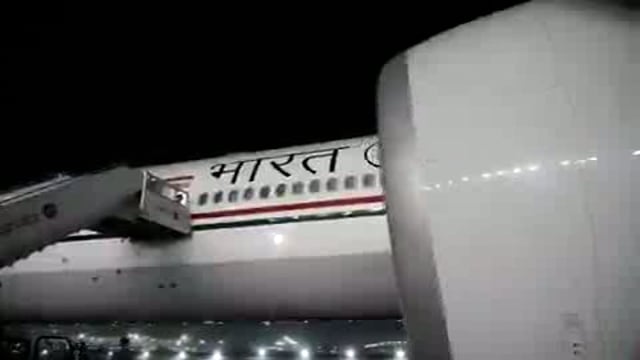 दिल्ली: प्रधानमंत्री नरेंद्र मोदी मॉरीशस की राजकीय यात्रा पर रवाना हुए।  

वे 12 मार्च को मॉरीशस के राष्ट्रीय दिवस समारोह में मुख्य अतिथि के रूप में शामिल होंगे। भारतीय नौसेना के एक जहाज के साथ भारतीय रक्षा बलों की एक टुकड़ी समारोह में हिस्सा लेगी।