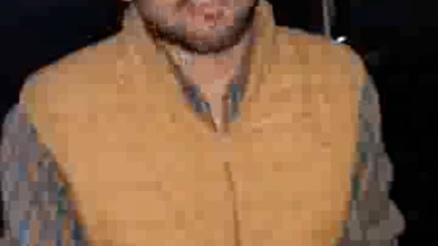 पालिका प्रशासन द्वारा सड़क पर कचरा डालने से जनता को परेशानियाँ