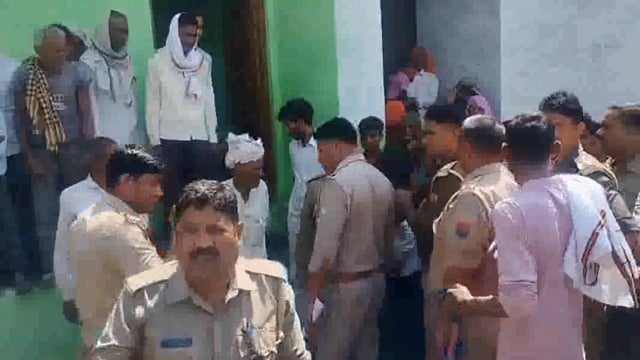 थाना फरह क्षेत्र में प्रेमी प्रेमका में मामूली विवाद को लेकर प्रेमी ने अपने व प्रेमका पर पेट्रोल डालकर आग लगाई