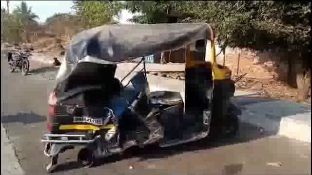 पिंपरी जवळ ऑटोचालकाने दुचाकी स्वाराला उडविले,दुचाकी स्वारांचा पाय तुटला