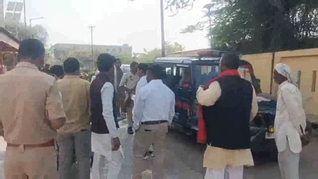 ओवरलोड टेंम्पो ने मारी बाइक सवार को टक्कर मौके पर हुयी युवक की दर्दनाक मौत