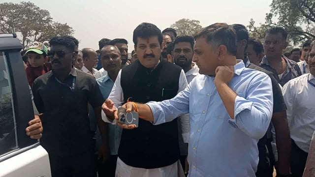 मृद व जलसंधारण मंत्री संजय राठोड यांची पाल येथे होली महोत्सव,सावदा येथे हेलिकॉप्टरने आगमन आ.अमोल जावळे यांनी केले स्वागत