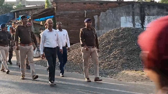 होली पर्व में विधि व्यवस्था बनाए रखने को लेकर प्रखंड विकास पदा0 एवं थाना अध्यक्ष के नेतृत्व में चलाया गया फ्लैग मार्च