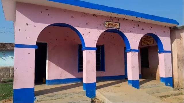 असामाजिक तत्वों ने विद्यालय की दीवार पर लगाया कीचड़ विद्यालय प्रधान ने पुलिस से की शिकायत