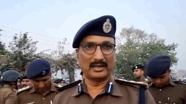 होली व रमजान की जुम्मा की नमाज को लेकर एसपी सुशांत कुमार सरोज के द्वारा निकाला गया फ्लैग मार्च