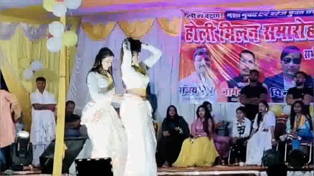 बिहार पुलिस मुख्यालय ने द्विअर्थी गानों पर रोक के बाद भी बगहा के रामनगर में होली मिलन समारोह में अश्लील गानों पर बार बालाओं के डांस का वीडियो वायरल