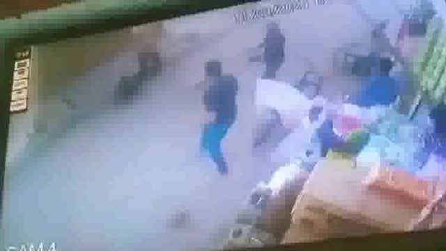 मोठ कस्बे में एक दिल दहलाना वाली घटना एक खूंखार आवारा कुत्ते बुजुर्ग पर हमला कर रहा बुरी तरह से वीडियो वायरल