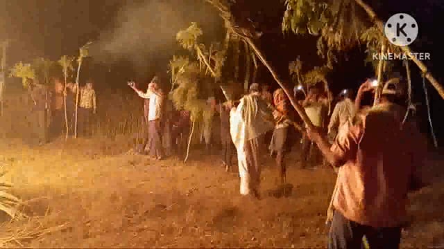 गुरुवार को जिले भर में पारंपरिक तरीके से 11:30 बजे के बाद किया गया होलिका दहन