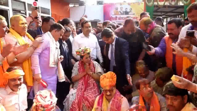 नई दिल्ली: दिल्ली की मुख्यमंत्री रेखा गुप्ता ने भाजपा कार्यालय में होली का त्योहार धूमधाम से मनाया#religious