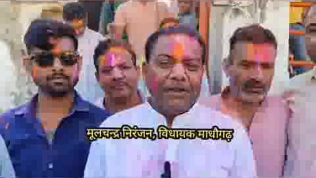 कोंच में आरएसएस के होली मिलन समारोह में जमकर उड़ा रंग व गुलाल