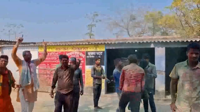 गोंडा जिले में धूमधाम से मनाया जा रहा होली का त्यौहार 