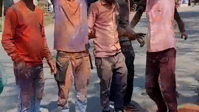 पलिया में धूूमधाम के साथ खेली गई होली