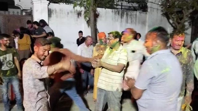 Sabhi doston AVN media bandhuon deshvasiyon ko Holi ki hardik shubhkamnaen Happy Holi