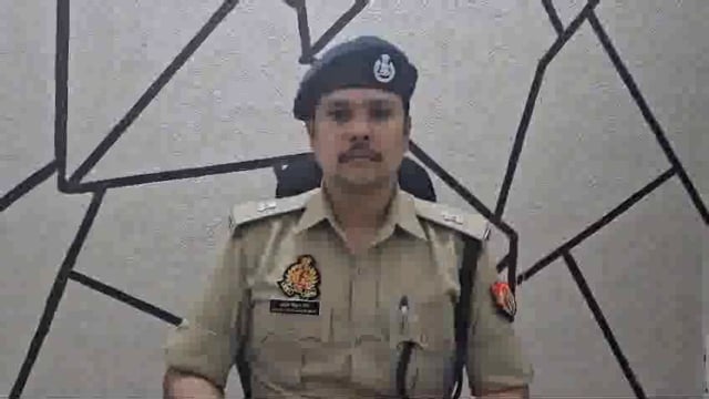 Meerut : थाना लालकुर्ती क्षेत्र अंतर्गत होलिका दहन के कार्यक्रम में डीजे बजने के दौरान अभिषेक यादव नाम के युवक द्वारा शर