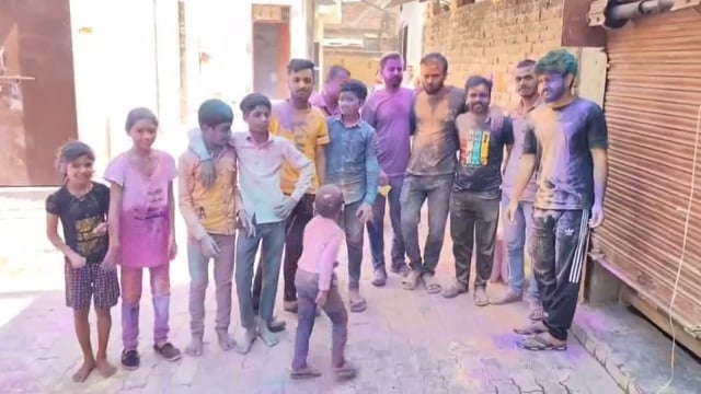 कोंच:खूब उड़े रंग और गुलाल, डीजे की धुनों पर युवाओं ने मचाया धमाल