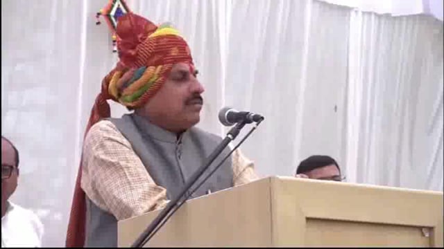 मध्य प्रदेश के मुख्यमंत्री मोहन यादव ने नक्सल प्रभावित क्षेत्रों में अपनी सेवाएं प्रदान कर रहे सभी वीर जवानों को प्रणाम किया। उन्होंने कहा कि समाज विरोधी तत्वों से निपटने के लिए राज्य सरकार अपने जवानों को हरसंभव सहायता उपलब्ध कराने के लिए प्रतिबद्ध है। मुख्यमंत्री ने सुरक्षा बलों के साहस और बलिदान की सराहना की और राज्य में शांति व सुरक्षा बनाए रखने में उनकी अहम भूमिका को महत्वपूर्ण बताया।
#politics