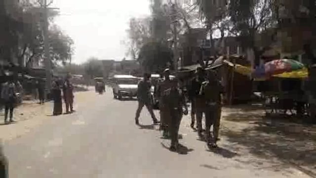 बाघराय थाना क्षेत्र के बिहार बाजार में सीओ सदर व थाना प्रभारी प्रदीप कुमार ने ब्यापारियों से होली समापन करने की की अपील,