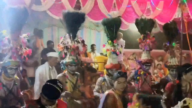 सातपुड्यात होलिका उत्सवाच्या धामधूम सुरू असून आमदार आमशया दादा पाडवी यांनी ढोल, पावाचा तालावर धरला ठेका