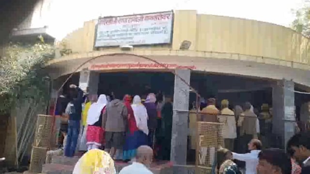 धुलैंडी पर बड़े भाई के साथ राधारानी मानसरोवर कुंड में स्नान करने गए युवक की गहरे पानी में डूबने से हुई मौत।