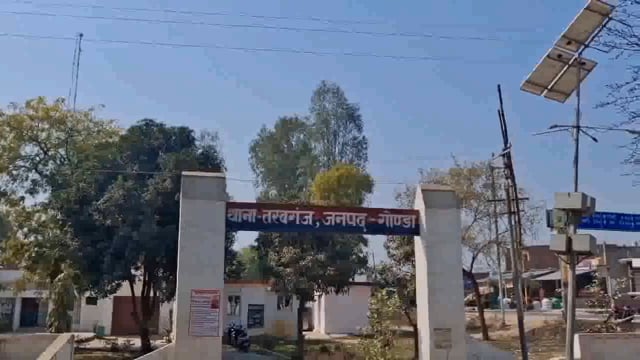 तरबगंज में चोरों ने दो प्राथमिक विद्यालय का ताला तोड़कर समान उठा ले गए