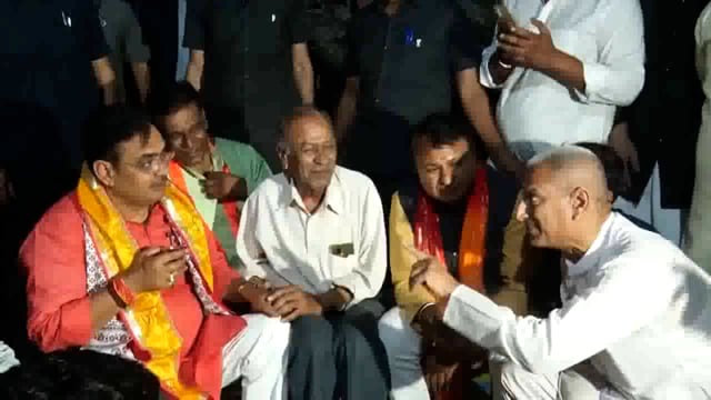 राजस्थान के मुख्यमंत्री भजनलाल शर्मा ने आज मानसरोवर स्थित थड़ी मार्केट में आमजन के बीच पहुंचकर 