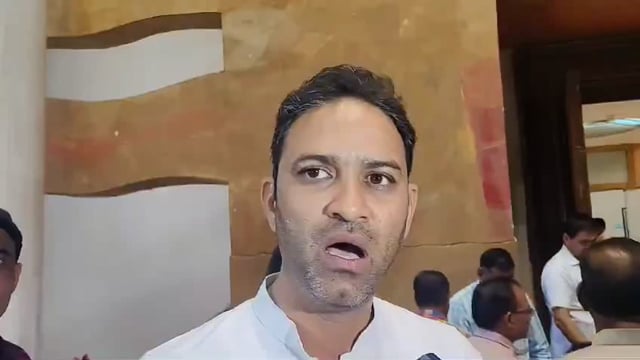 भाजपा सरकार पर ओबीसी (अन्य पिछड़ा वर्ग) का हक़ मारने का आरोप लगाते हुए समाजवादी पार्टी के नेता सचिन सुभाषचंद्र ने कहा कि पुलिस आरक्षक भर्ती में लगभग 1 हजार पदों को बिना कोई ठोस वजह बताए रोक दिया गया है।
उन्होंने आगे कहा कि सरकार द्वारा जिन याचिकाओं का#politics