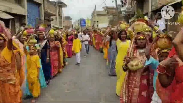 डुमरामा में शिव शक्ति महायज्ञ को लेकर 1008 कलश के साथ निकाली गई विशाल कलश शोभायात्रा।