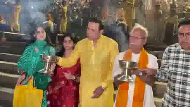 भारतीय क्रिकेट टीम के पूर्व बल्लेबाज वीवीएस लक्ष्मण ने अपने परिवार के साथ अयोध्या के प्रसिद्ध सरयू घाट पर धार्मिक आरती में भाग लिया #religious