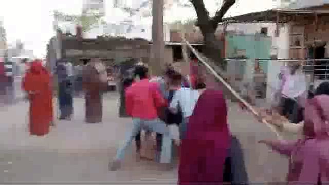 बुंदेलखंड के झांसी क्षेत्र में हुई लठमार होली कई गांव क्षेत्र के लोग आए देखने