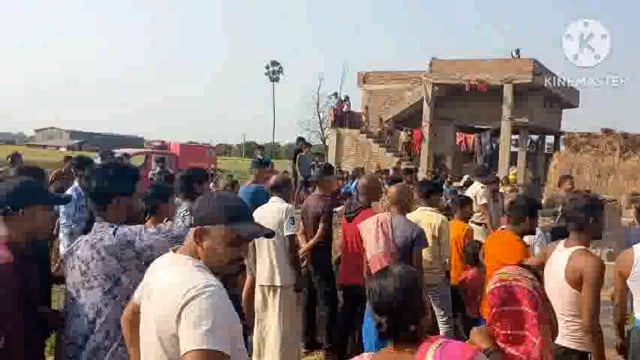 भीखनपुर गांव में पुआल की टाल में आग लगने से ₹50000 मूल्य का पुआल जलकर राख।