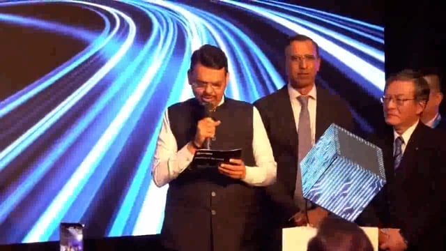 मुंबई में आज एक रोमांचकारी क्षण आया जब 'MIST सबमरीन केबल' की कमीशनिंग लॉन्च की गई। यह सबमरीन केबल पूरे क्षेत्र में आर्टिफिशियल इंटेलिजेंस (AI) अपनाने और डिजिटल कनेक्टिविटी को बढ़ाने के लिए एक महत्वपूर्ण कदम है, जो इसे दुनिया के लिए एक सच्चा प्रवेश द्वार बनाने की दिशा में अग्रसर करेगा#politics