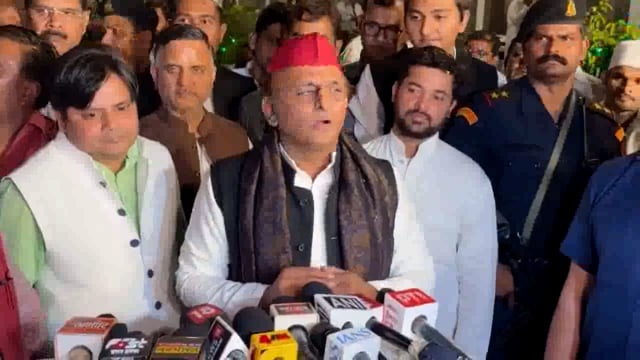 समाजवादी पार्टी के प्रमुख अखिलेश यादव ने उत्तर प्रदेश के मुख्यमंत्री योगी आदित्यनाथ पर तीखा हमला करते हुए कहा, 