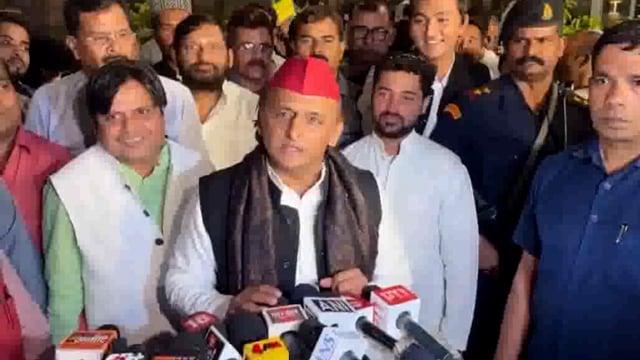 समाजवादी पार्टी के प्रमुख अखिलेश यादव ने एक बयान में कहा, 