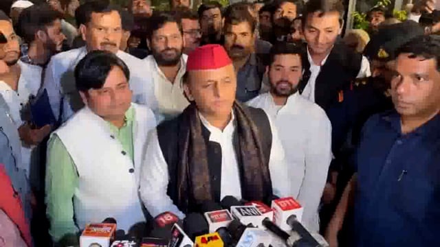 समाजवादी पार्टी के प्रमुख अखिलेश यादव ने कहा, 