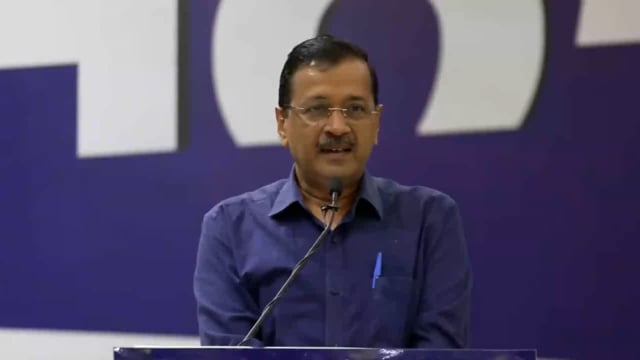 अरविंद केजरीवाल ने पंजाब की राजनीति पर टिप्पणी करते हुए कहा कि पंजाब कभी हर क्षेत्र में अग्रणी था और इसे 