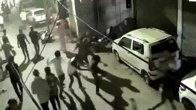 Nagpur: CCTV footage shows vandals damaging vehicles #crime