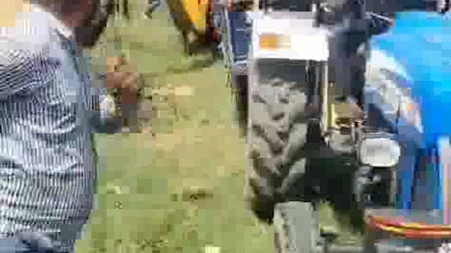 Lalitpur: Crocodile lifted with the claws of JCB, anger over the negligence of forest department #crime