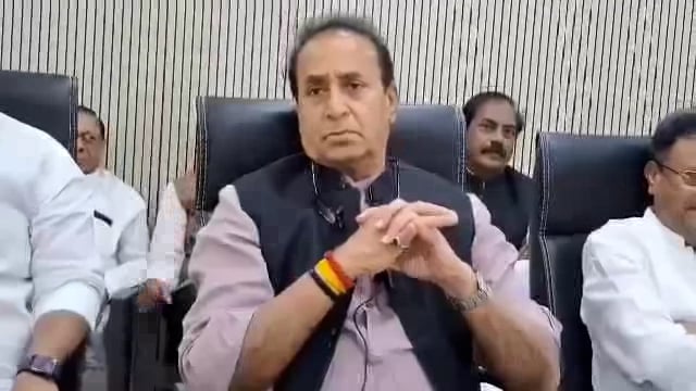 पसंतीच्या उमेदवारांसाठी धनंजय मुंडे यांचा दबाव  #political 