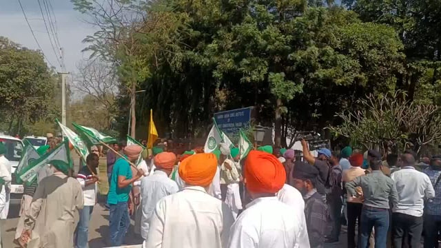 Meeting between farmers and Center in Chandigarh today at 11 am 
#protest