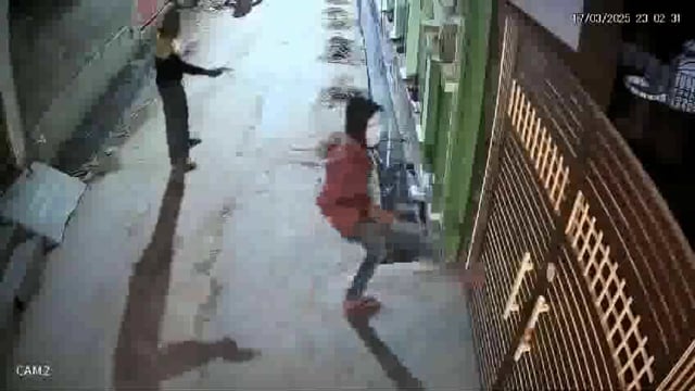 जमीनी विवाद को लेकर दबंगों ने फायरिंग की।#crime