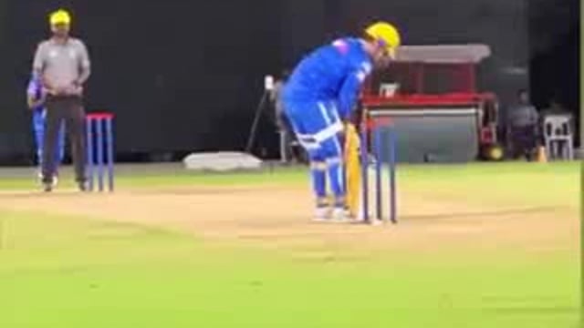 Before IPL 2025, MS Dhoni showed his power, created a stir with his helicopter shot #sport