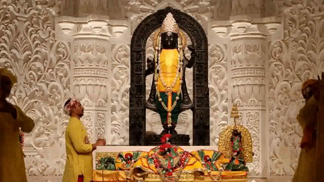 अयोध्या।सुबह चार बजे की प्रभु श्री राम जी मंगला आरती और दिव्य दर्शन