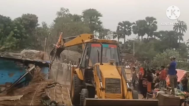 मंसरपुर में चला प्रशासनिक बुलडोजर। अतिक्रमण हटाने की कार्रवाई लगातार तीसरे दिन भी जारी।