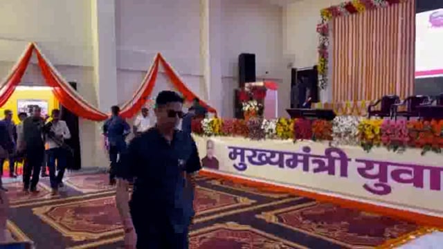 एकदिवसीय दौरे पर पहुंचे योगी आदित्यनाथ, बोले भ्रष्टाचार करने वालों के सात पीढ़ी तक नहीं मिलेगी नौकरी