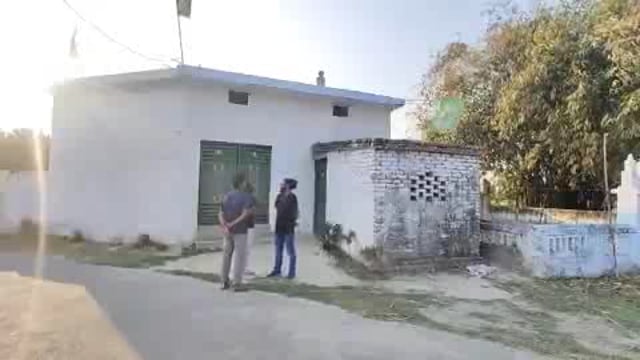 🚨 ब्रेकिंग: कुशीनगर 🚨
सरकारी जमीन पर बनी मस्जिद पर चलेगा बुलडोजर। प्रशासन ने मस्जिद हटाने के लिए चस्पा किया नोटिस। 8 अप्रैल तक हटाने का दिया अल्टीमेटम। 8 अप्रैल को जिला प्रशासन कराएगा जमीन खाली। PWD रोड की जमीन पर बनी है मस्जिद। 27 जनवरी को न्यायालय ने दिया था बेदखली का आदेश। 
📍 गाटा संख्या 645 और 648 पर हुआ अतिक्रमण
📍 तमकुही तहसील के गड़हिया चक चिंतामणि गांव का मामला