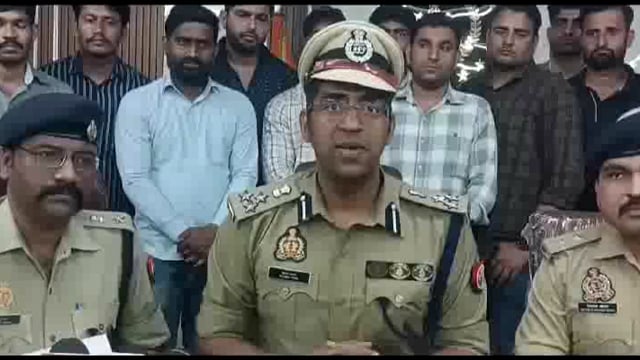 आगरा पुलिस ने हथियारों का जखीरा किया बरामद एसओजी सर्विलेंस टीम ने किया खुलासा 6 सप्लायर गिरफ्तार