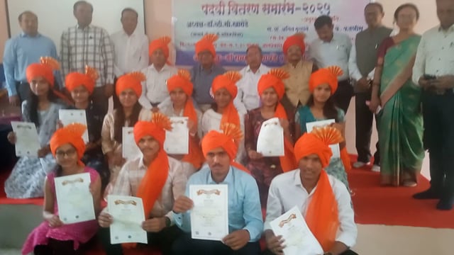 भाऊसाहेब लहाने महाविद्यालय पिंजर येथे पदवी वितरण संपन्न प्रमुख उपस्थिती प्राध्यापक  अनिल गुल्हाने यांच्या हस्ते  वाटप 