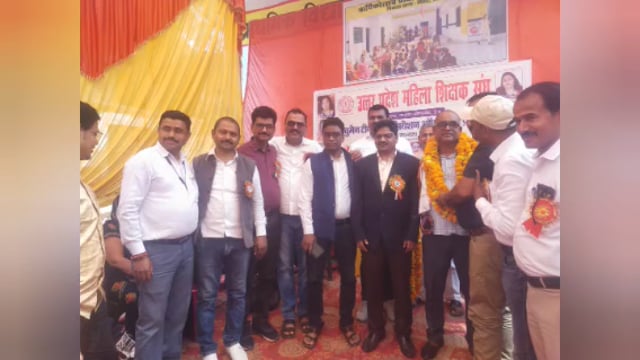 प्राथमिक विद्यालय बिहार में प्रधानाध्यापक ने भब्य मनाया गया वार्षिकोत्सव कार्यक्रम सेवानिवृत्त शिक्षकों की भी हुई विदाई,