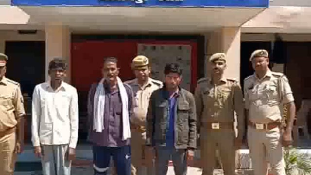 अवैध देशी शराब के साथ तीन गिरफ्तार