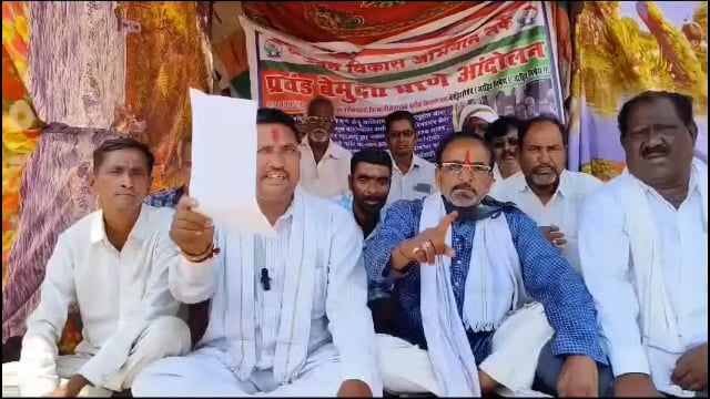 सोमनाथपुर येथील गायरान जमिनीवर बेघराना घरे द्यावीत,बहुजन विकास अभियानाचे उपजिल्हाधिकारी कार्यालयासमोर आंदोलन